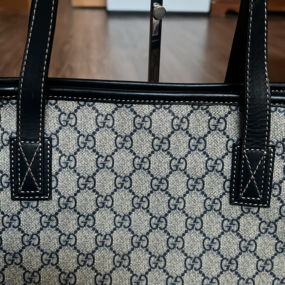 A314- 💯% authentic Gucci shoulder bag - Picture 11 of 16
